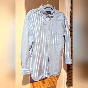Like new. Abercrombie and Fitch cotton button down shirt.